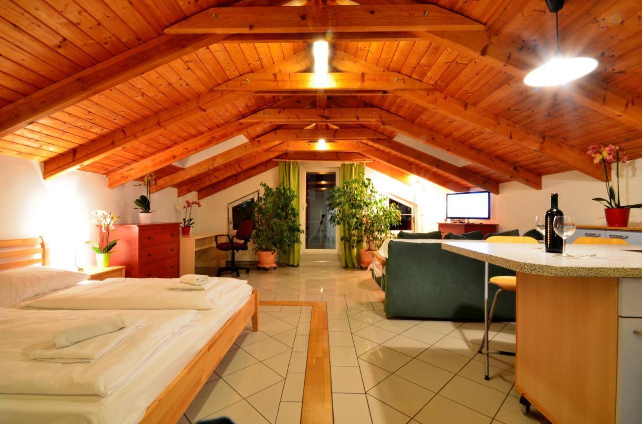 Ajo Vienna Lake View - Contactless Check-In Bagian luar foto